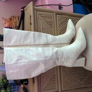 Journey Collection Landree White Zip-Up Extra Wide-Calf Boots